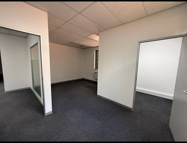 144M² OFFICE TO LET IN RIVIERA